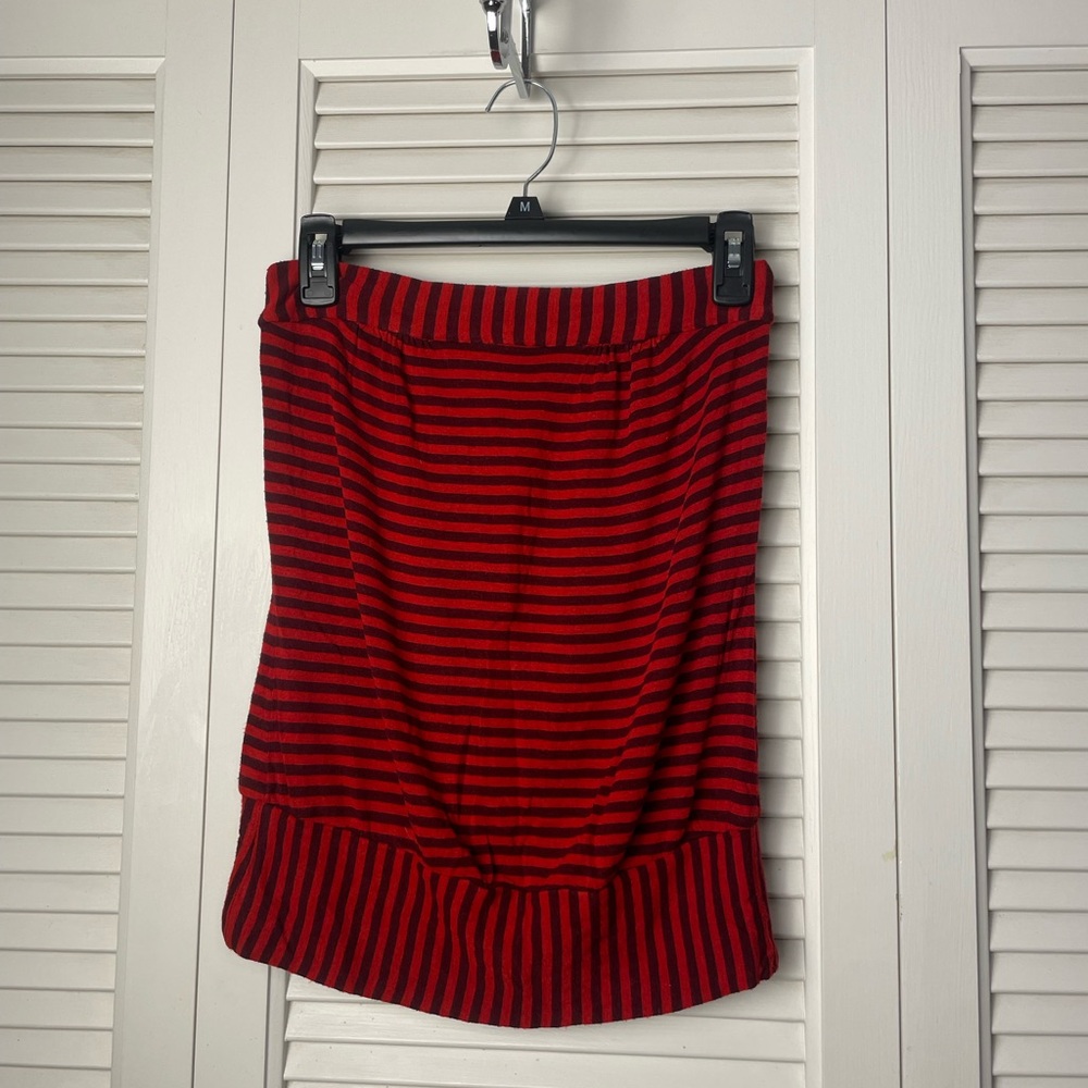 864. Trina Turk Flattering Red & Black Striped Tube Top Trendy Y2K Vibe